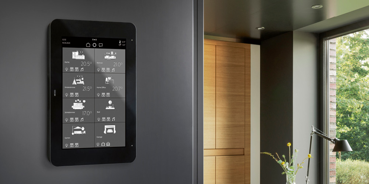 JUNG Smart Panel 8 bei Kübler Elektrotechnik in Allmersbach im Tal